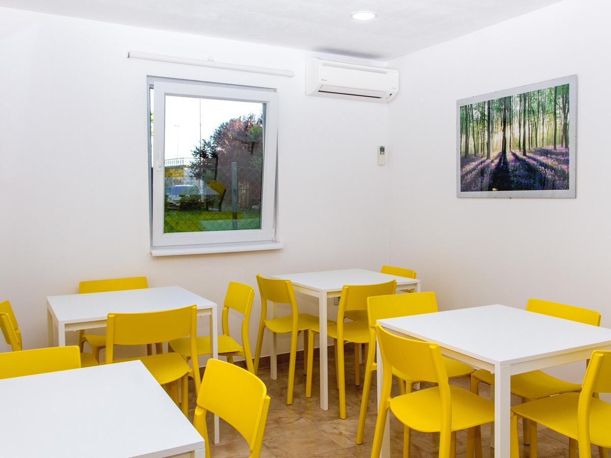 Guesthouse Dubai Загреб Екстериор снимка