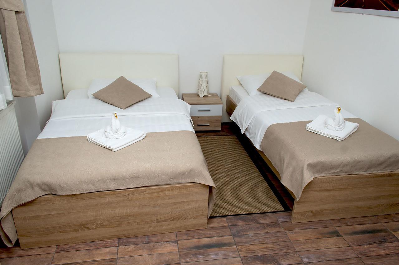 Guesthouse Dubai Загреб Екстериор снимка