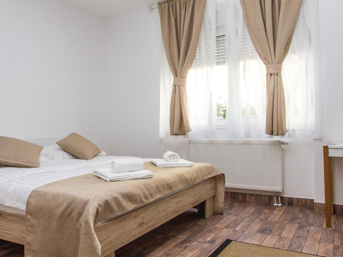 Guesthouse Dubai Загреб Екстериор снимка